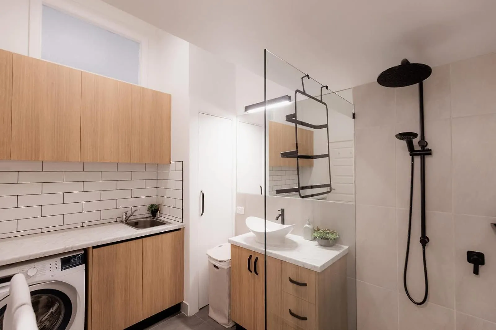3 Bedroom Spacious Inner-City Pad With Car Park Hobart Australia